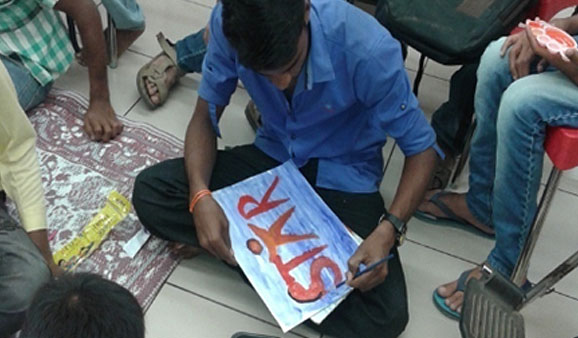 Differently abled kids from an NGO, Helpers of Handicapped, were invited to the Trent Hypermarket store at Kolhapur and a drawing competition was conducted for them 